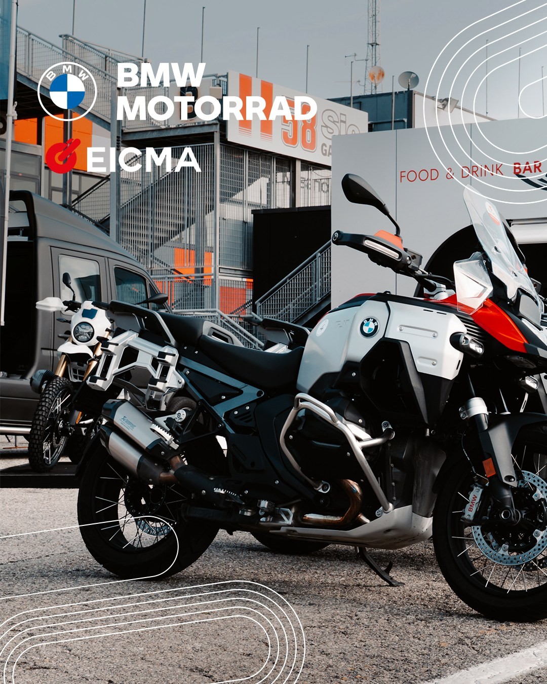 EICMA — moto BMW allineate allo stand