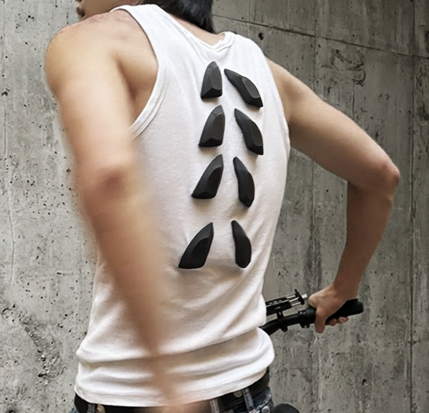 NO_CAP indossato, scudi magnetici rimovibili per protezioni skate — anteprima 1 — Design by Marco De Nicolò